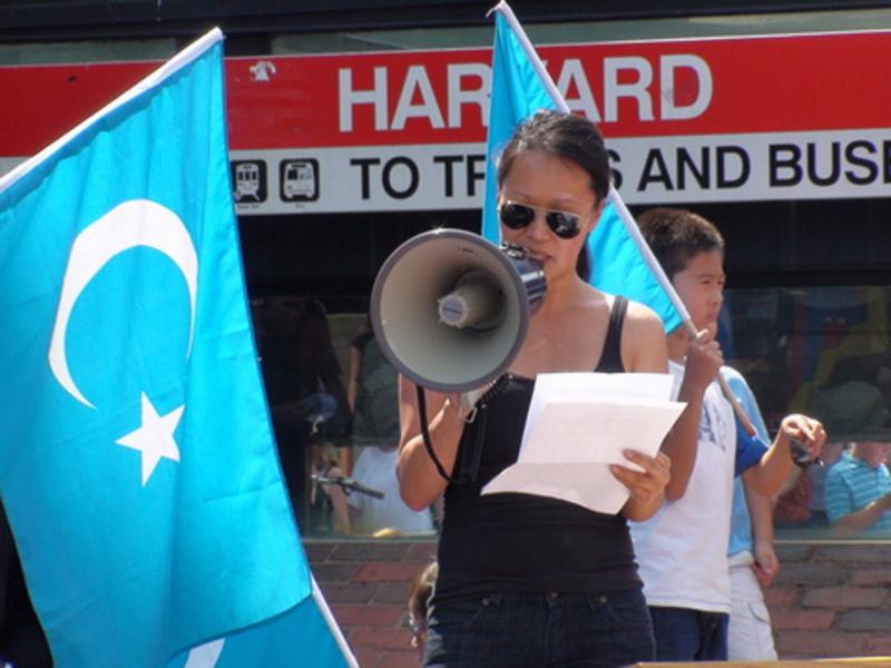 Sefer Ozdemir TurKev Boston Uygur Turkleri harvard Universitesi Protestingn Cin
